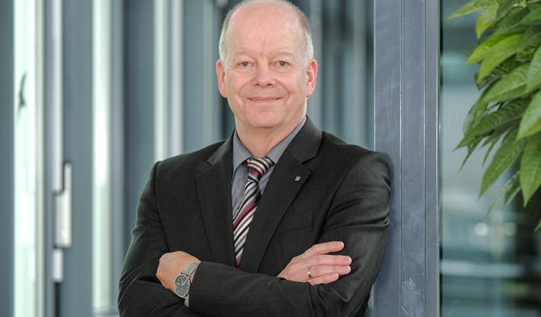 Dr Jens Juehling 